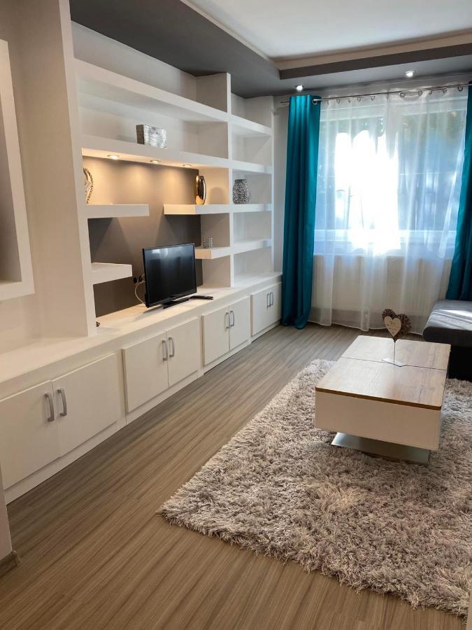 Gabrielle2 Apartman Debrecen Bagian luar foto